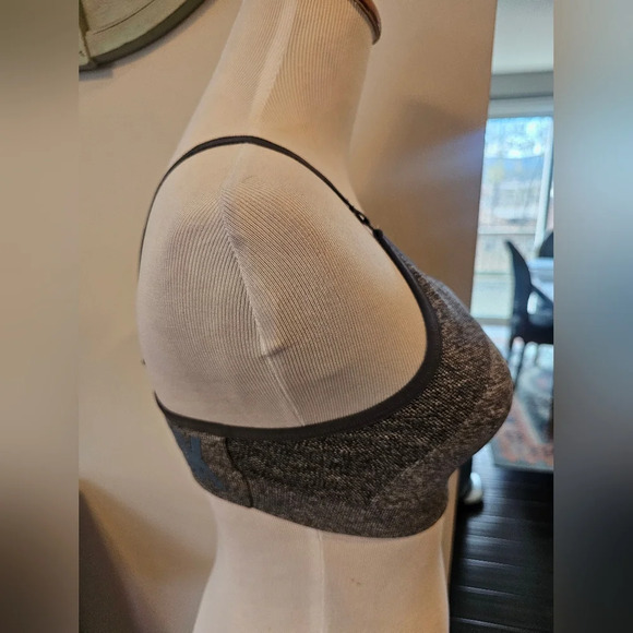 Gymshark Flex Sportsbra Size Small Gray Spellout on Back Adjustable Straps Activ - Picture 4 of 8